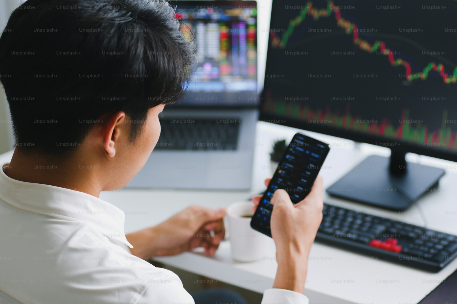 Investing for Beginners: 10 Mistakes to Avoid Before You Lose Big